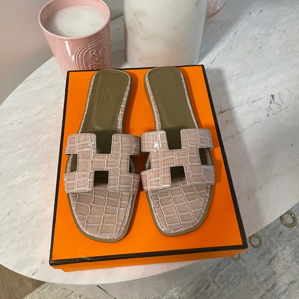'Hermes' Tan Alligator Oran sandals